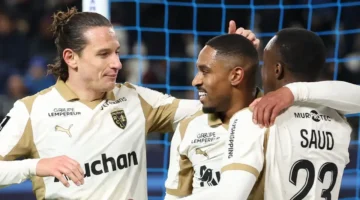 تألق سعود عبدالحميد.. النجم السعودي يقود لانس لصدارة الدوري الفرنسي أمام باريس